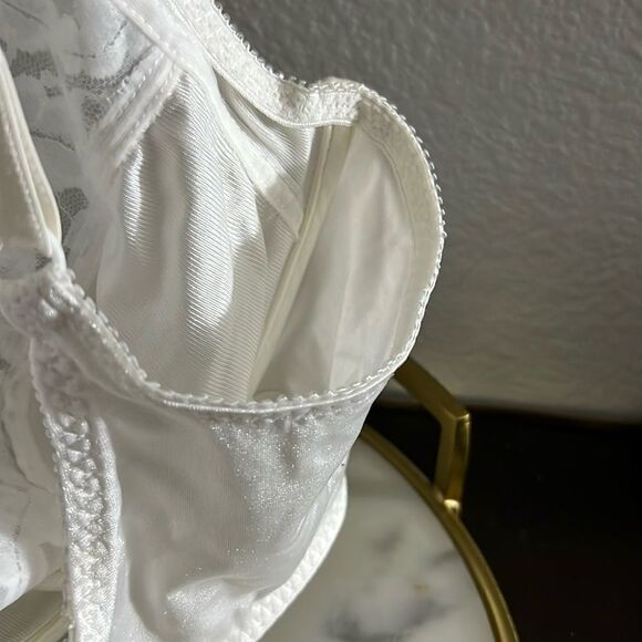 Vassarette bra white lace sheer 42D underwire floral EUC - Picture 5 of 7